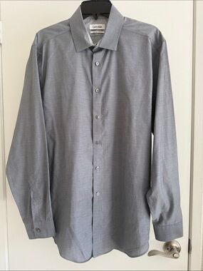 Calvin Klein Men's Light Gray Button-Front Dress Shirt